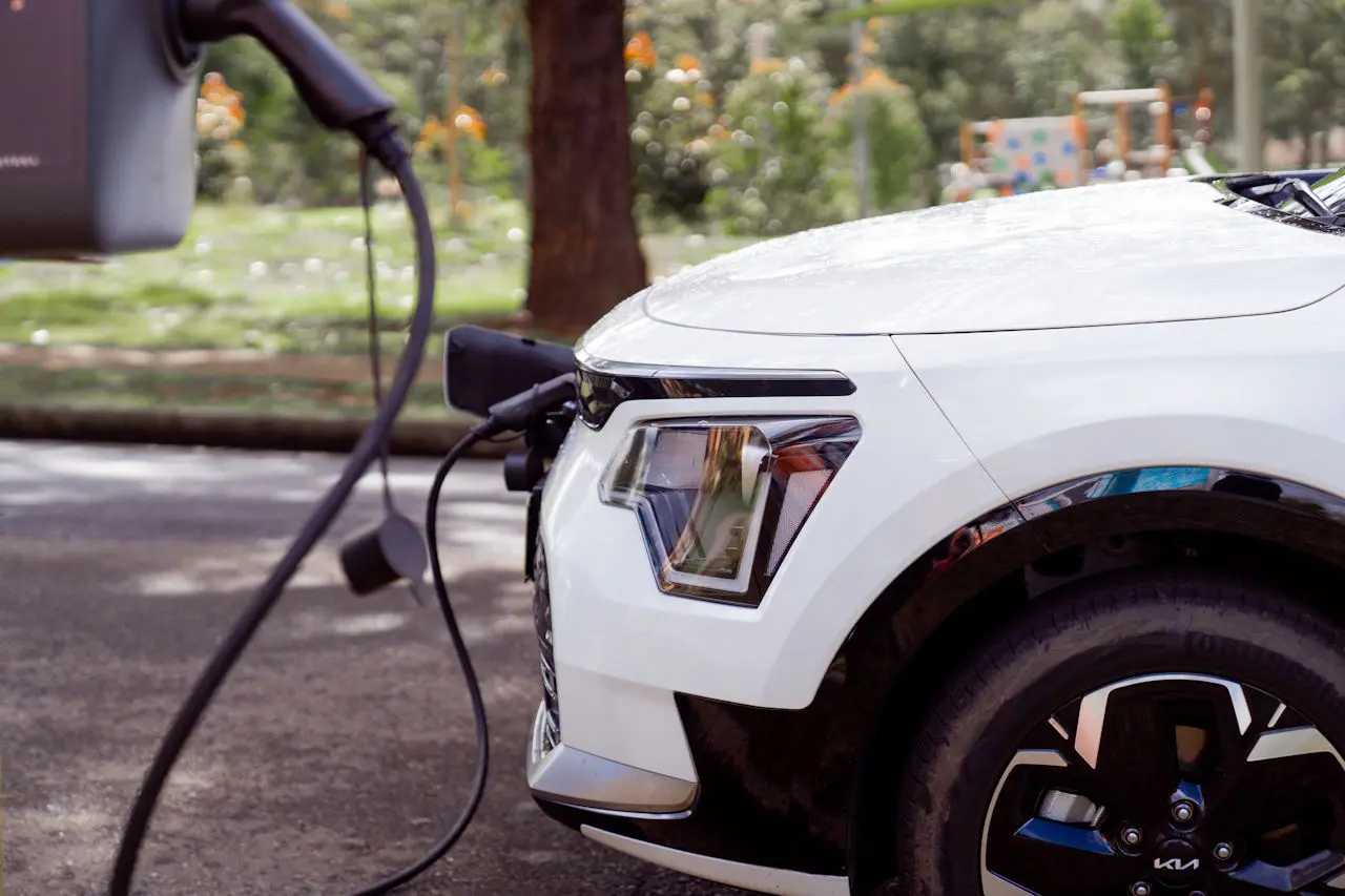 AGL offers free charging as it rolls out first of 149 pole mounted EV chargers