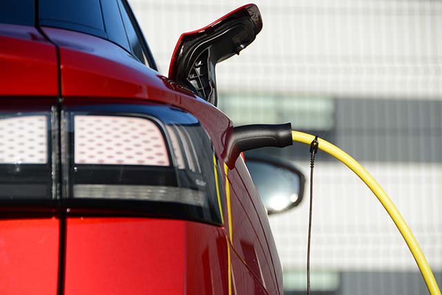 Shell EV Thermal Fluid Development Paves Way for Sub-10-Minute Charging