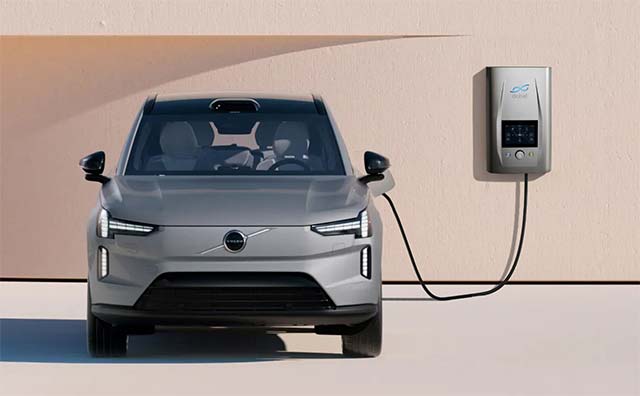 Volvo EX90 owners can now send power back to their homes with V2H charging