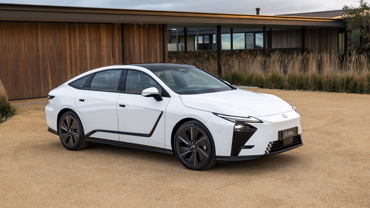 Lexus ES 500e Review: Meet the electric Lexus sedan that ditches the beige – EV Central Lexus ES 500e Review: Meet the electric Lexus sedan that ditches the beige – EV Central